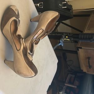 Cute vintage retro bow-toe heels